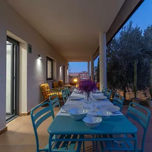 https://preciosa-villa-en-figueras-con-jardn-y-piscina.catalonia-hotels.com